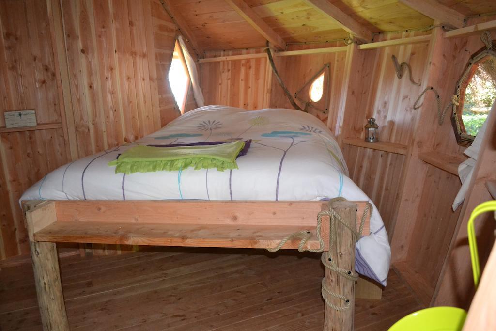 Cabanes Et Yourtes De La Vallee De L'Ance Hotel Sauvessanges Room photo
